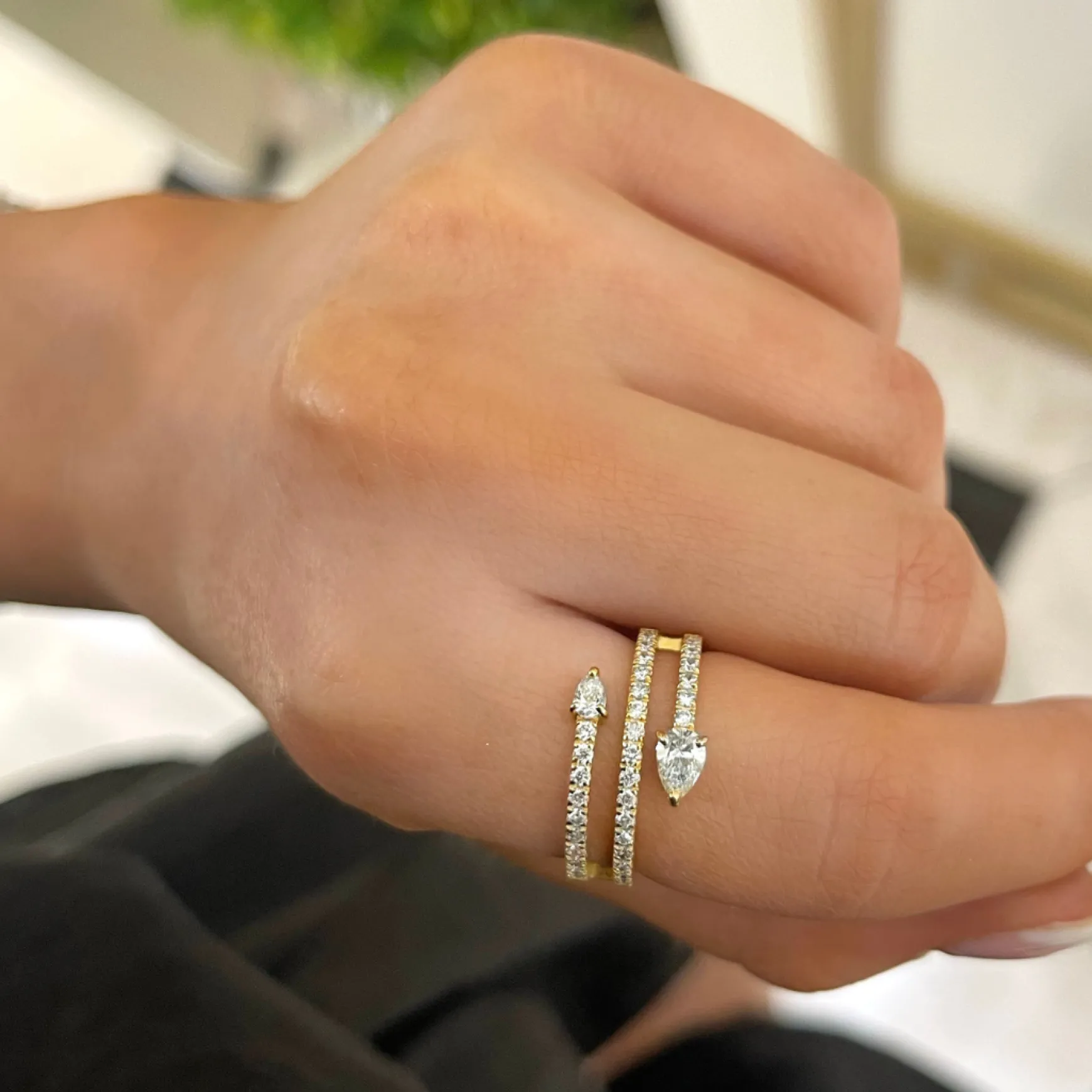 Vinca Crossover Pear Shaped Diamond Ring